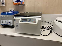 Ds biologicals centrifuge machine - afbeelding 1 van  4