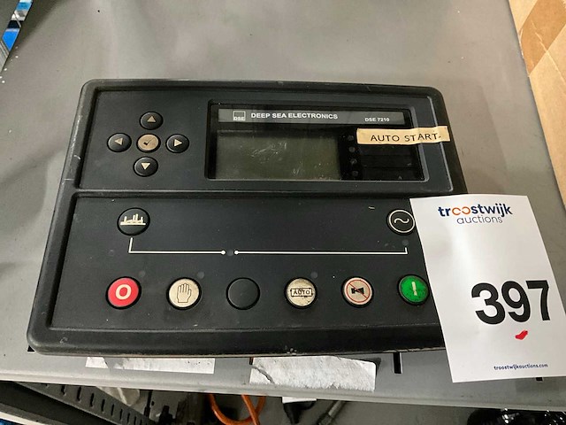 Dse 7210 generator control-unit - afbeelding 1 van  2
