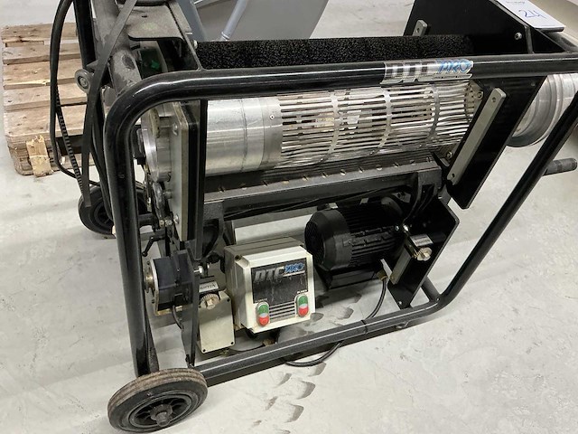 Dtcpro snijmachine voor het oogsten van bloemen en planten - afbeelding 7 van  8