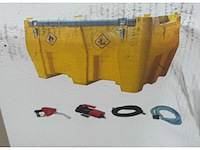 Dtk480 diesel opslagtank met pomp en vulpistool, past op een europallet, eenvoudig te verplaatsen, afm 1200x800x785 mm, alleen een 12 volt accu of voeding aansluiten en pompen maar.