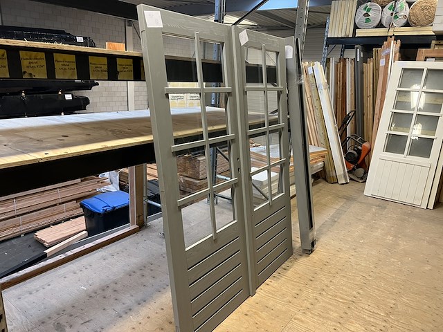 Dubbel deurkozijn, grijs gespoten hillhout - afbeelding 2 van  5