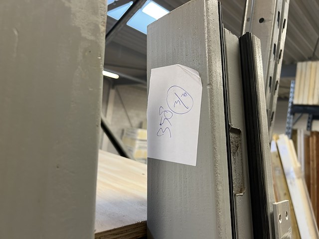 Dubbel deurkozijn, grijs gespoten hillhout - afbeelding 5 van  5