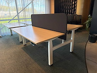 Dubbel in hoogte verstelbaar bureau met scheidingswand - afbeelding 1 van  5