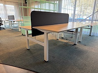 Dubbel in hoogte verstelbaar bureau met scheidingswand - afbeelding 3 van  5