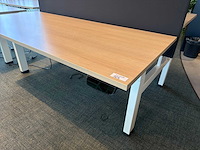 Dubbel in hoogte verstelbaar bureau met scheidingswand - afbeelding 2 van  5