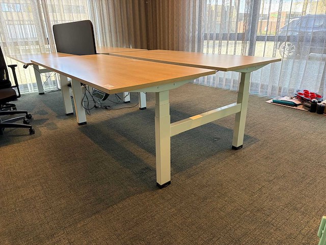 Dubbel in hoogte verstelbaar bureau - afbeelding 2 van  4