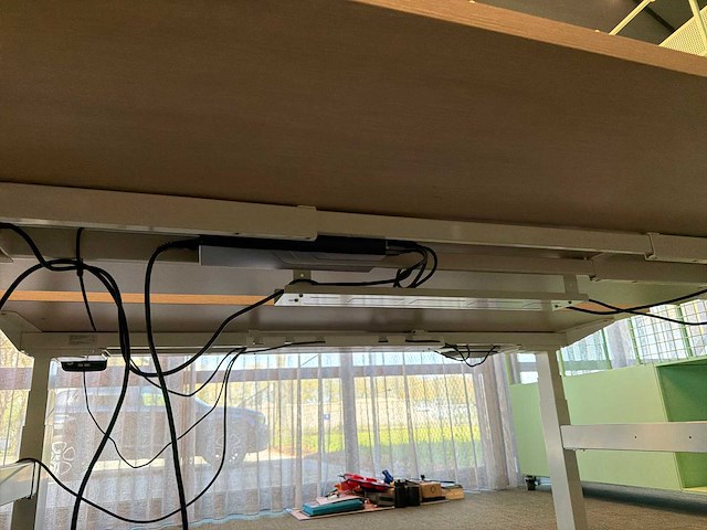 Dubbel in hoogte verstelbaar bureau - afbeelding 4 van  4