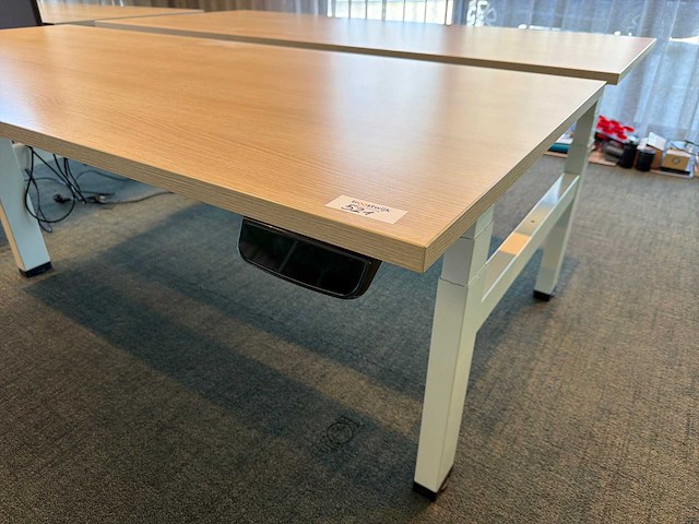 Dubbel in hoogte verstelbaar bureau - afbeelding 3 van  4