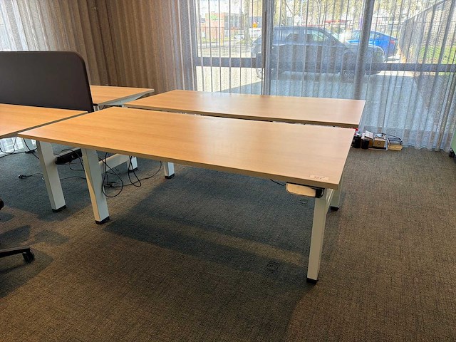 Dubbel in hoogte verstelbaar bureau - afbeelding 1 van  4