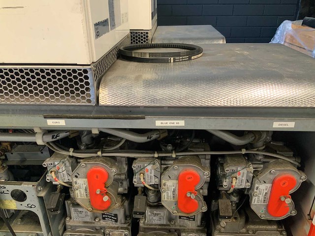 Dubbel pompstation met luifel - afbeelding 15 van  31