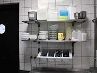 Dubbel rvs wandschap met bestekbakhouder afm. 100 x 30 cm. - afbeelding 1 van  4