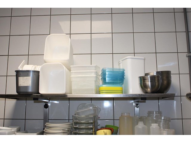 Dubbel rvs wandschap met bestekbakhouder afm. 100 x 30 cm. - afbeelding 2 van  4