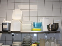 Dubbel rvs wandschap met bestekbakhouder afm. 100 x 30 cm. - afbeelding 2 van  4