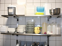 Dubbel rvs wandschap met bestekbakhouder afm. 100 x 30 cm. - afbeelding 3 van  4