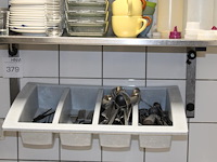 Dubbel rvs wandschap met bestekbakhouder afm. 100 x 30 cm. - afbeelding 4 van  4