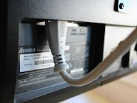 Dubbele 24 inch monitor iiyama op beugel met toetsenbord en muis en jbl speakers - afbeelding 3 van  3
