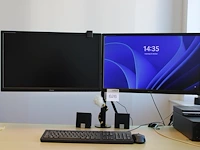 Dubbele 24 inch monitor iiyama op beugel met toetsenbord en muis en speakers