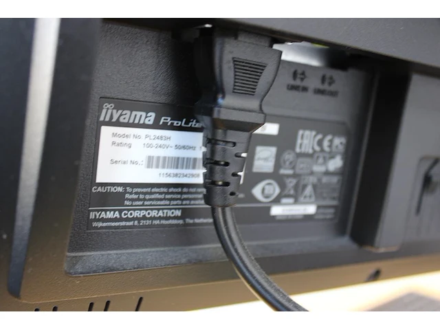 Dubbele 24 inch monitor iiyama op beugel met toetsenbord en muis en speakers - afbeelding 2 van  3