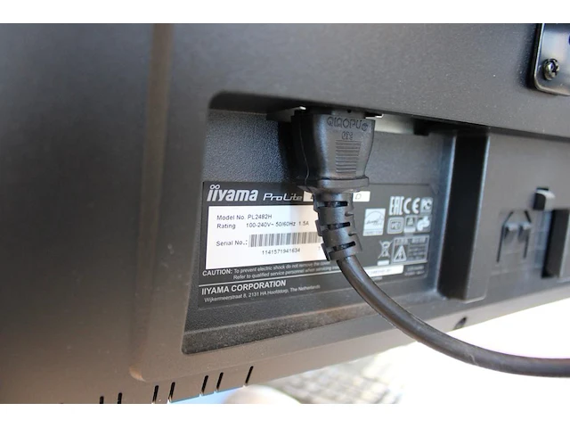 Dubbele 24 inch monitor iiyama op beugel met toetsenbord en muis. - afbeelding 2 van  3