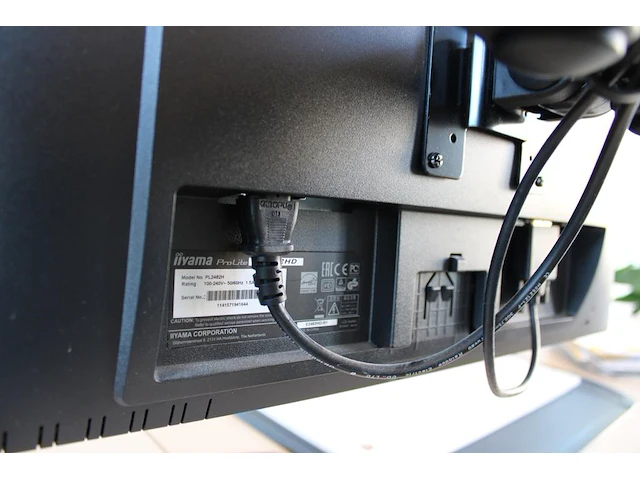 Dubbele 24 inch monitor iiyama op beugel met toetsenbord en muis. - afbeelding 3 van  3