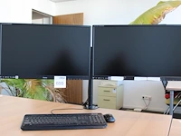 Dubbele 24 inch monitor iiyama op beugel met toetsenbord en muis