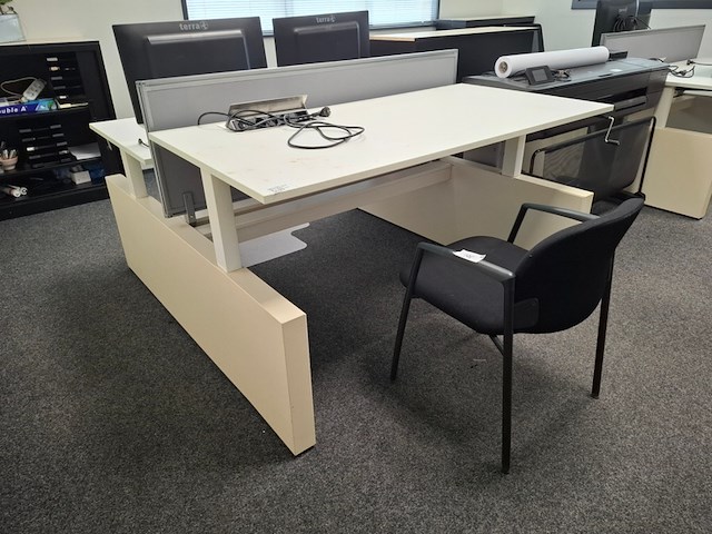Dubbele bureauopstelling met bureaustoel - afbeelding 1 van  6