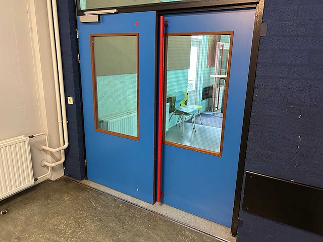 Dubbele deur incl. deurdrammer blauw (2x) - afbeelding 1 van  5