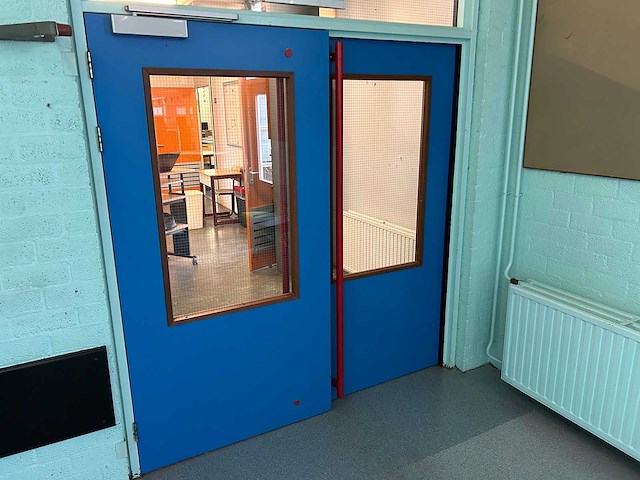 Dubbele deur incl. deurdrammer blauw (2x) - afbeelding 5 van  5