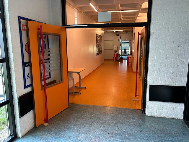 Dubbele deur incl. deurdrammer oranje (2x) - afbeelding 1 van  6