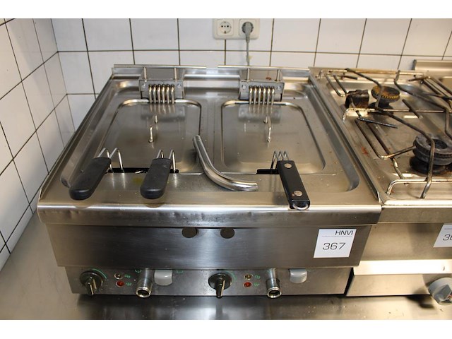 Dubbele elektrische friteuse nn afm. 60 x 60 x 30 cm. - afbeelding 1 van  2