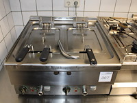Dubbele elektrische friteuse nn afm. 60 x 60 x 30 cm. - afbeelding 1 van  2