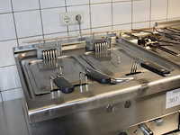 Dubbele elektrische friteuse nn afm. 60 x 60 x 30 cm. - afbeelding 2 van  2