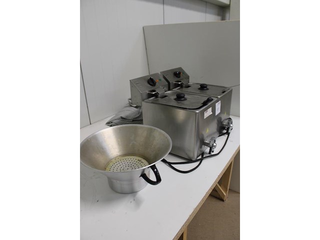 Dubbele friteuse metro professional type gdf3028 2x 8l. incl. frietschepbak. - afbeelding 3 van  3