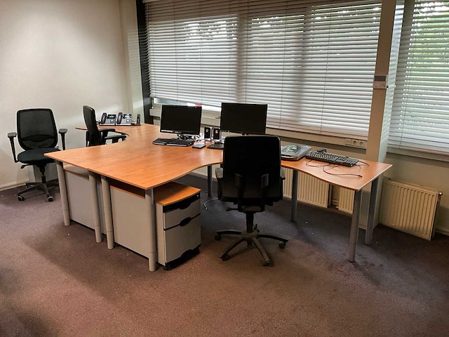 Dubbele hoekbureau opstelling - afbeelding 1 van  8