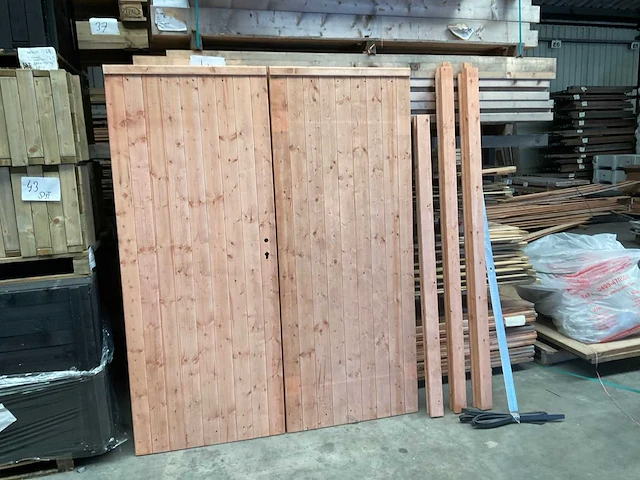 Dubbele houten tuindeur met kozijn - 201x168 cm - afbeelding 1 van  6