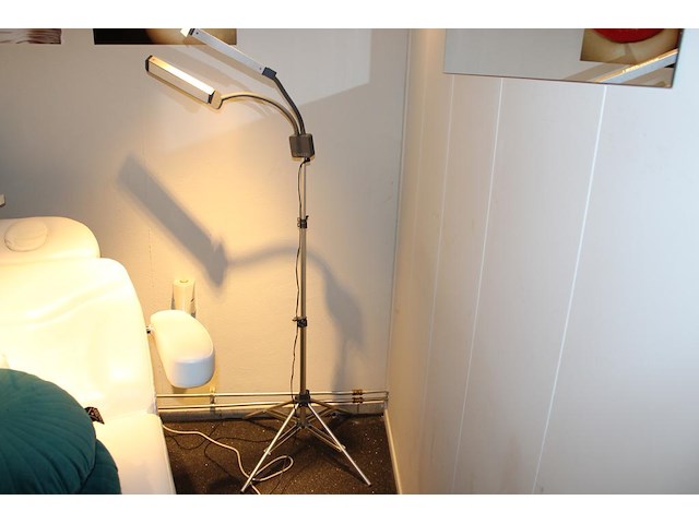 Dubbele led lamp glamcor shr germany met verstelbare led lamp. - afbeelding 1 van  2