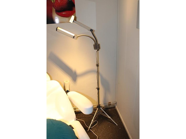 Dubbele led lamp glamcor shr germany met verstelbare led lamp. - afbeelding 2 van  2