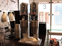 Dubbele milkshake mixer vema frullini fl 2006 met 8 bekers.