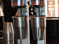 Dubbele milkshake mixer vema frullini fl 2006 met 8 bekers. - afbeelding 2 van  3