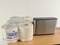 Dubbele toilet dispenser tork incl 12 rollen (2400m) - afbeelding 1 van  5