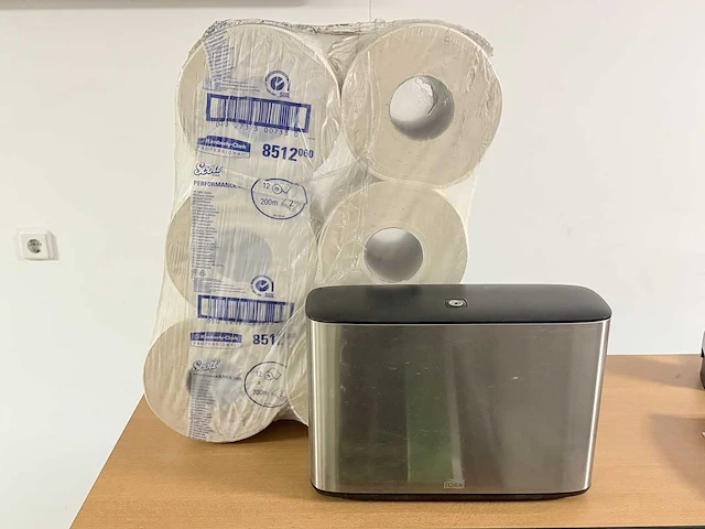 Dubbele toilet dispenser tork incl 12 rollen (2400m) - afbeelding 2 van  5