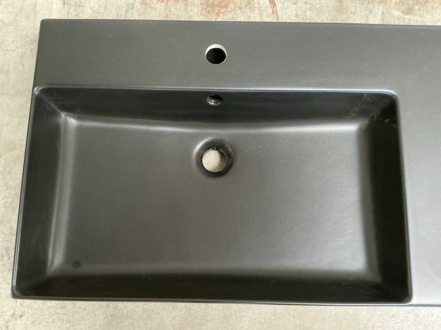 Dubbele wastafel mat zwart 140 x 46 cm - afbeelding 4 van  6