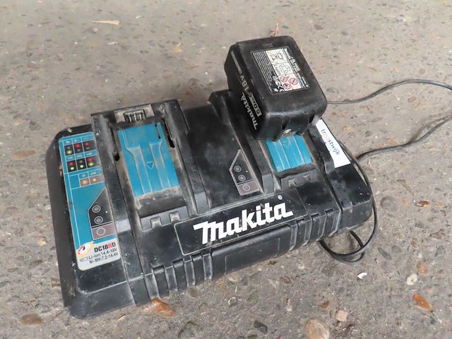 Dubbellader makita 18v met 1 x accu 5.0 ah - afbeelding 1 van  1