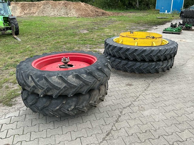 Dubbelluchtwielen john deere 4240s – alliance 300/95 r52 / vredestein 12.4-36 – südrad - afbeelding 1 van  15