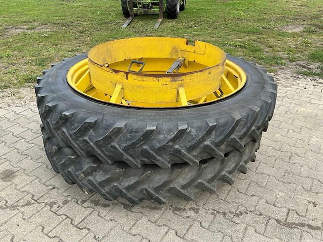 Dubbelluchtwielen john deere 4240s – alliance 300/95 r52 / vredestein 12.4-36 – südrad - afbeelding 6 van  13