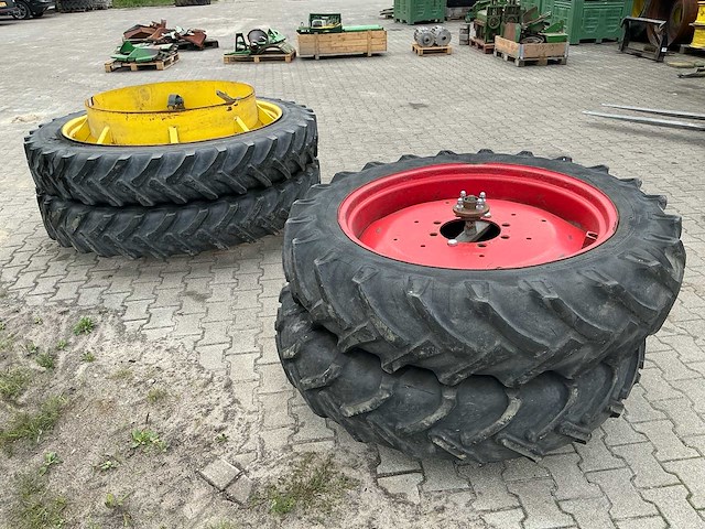 Dubbelluchtwielen john deere 4240s – alliance 300/95 r52 / vredestein 12.4-36 – südrad - afbeelding 7 van  13