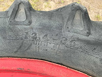 Dubbelluchtwielen john deere 4240s – alliance 300/95 r52 / vredestein 12.4-36 – südrad - afbeelding 10 van  13