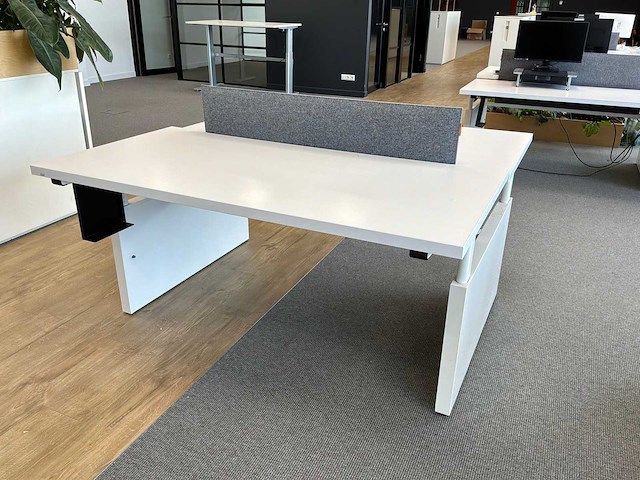 Dubbelzijdig bureau - afbeelding 1 van  6