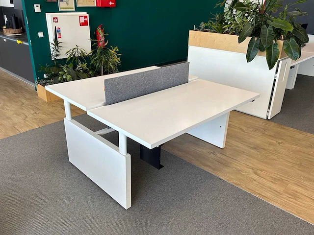 Dubbelzijdig bureau - afbeelding 1 van  5