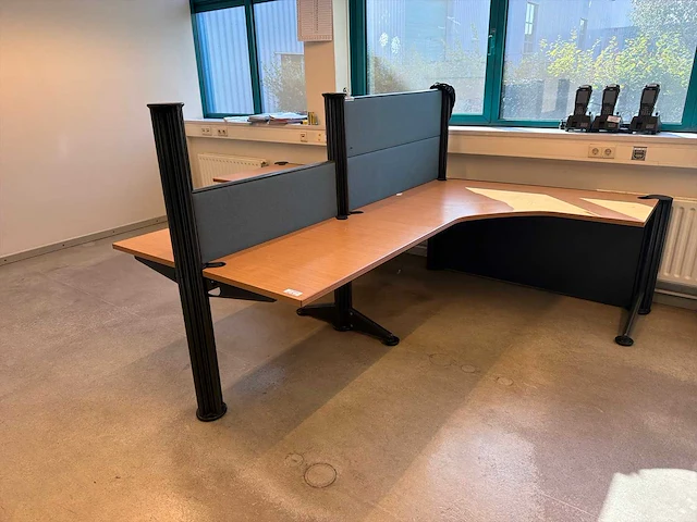 Dubbelzijdig bureau - afbeelding 1 van  6